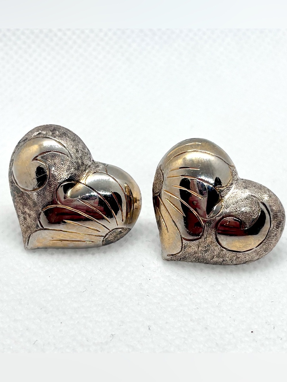 VINTAGE sterling silver 925 heart shaped earrings pierced etched design su